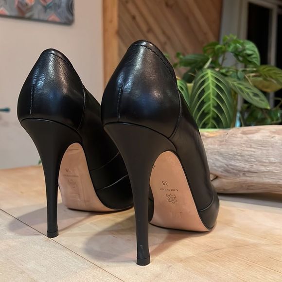 Escada black and gold leather heels - Picture 6 of 14